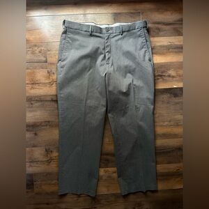 ✨Haggar Classic Fit Iron-Free Premium Khaki Pants – Size 38x29 – Gray ✨